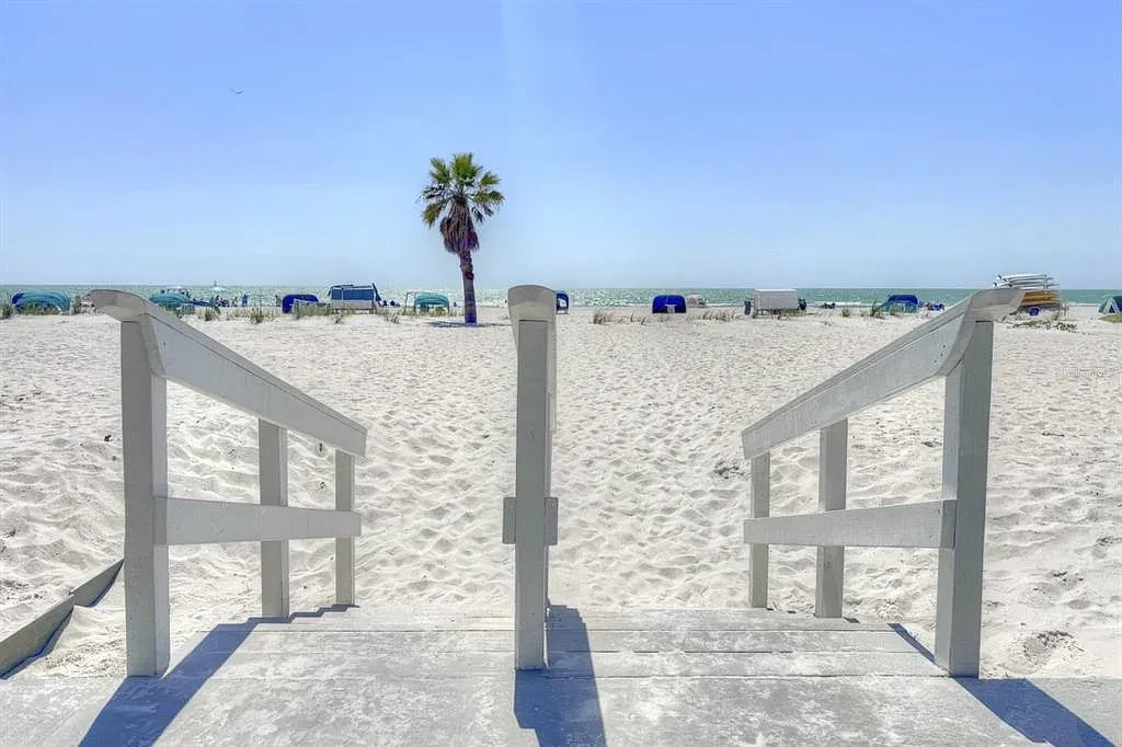 White sand beach on the Gulf Coast, Florida